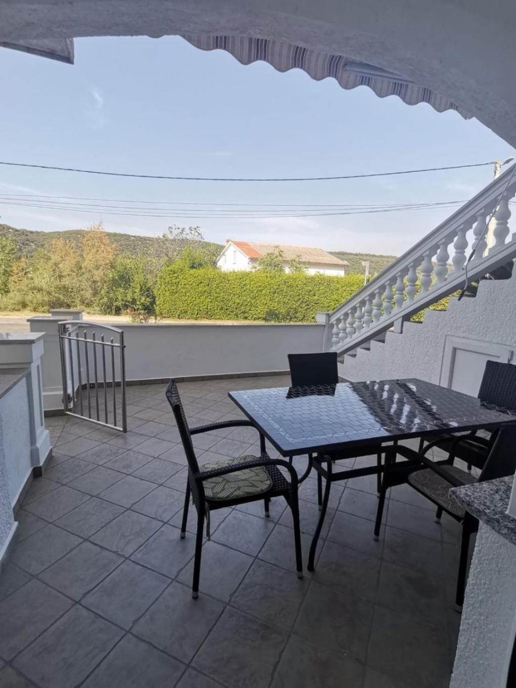 Apartments Mig - With Beautiful Garden Supetarska Draga Buitenkant foto