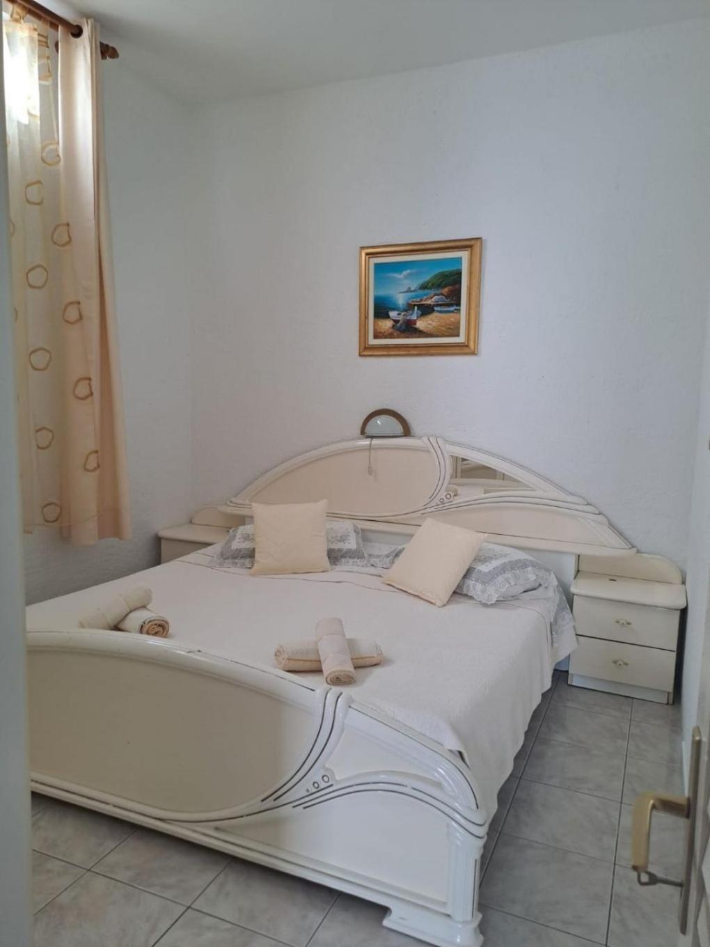 Apartments Mig - With Beautiful Garden Supetarska Draga Buitenkant foto